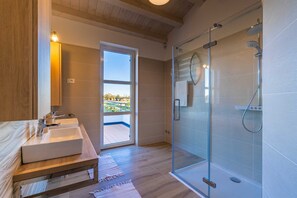 Hair dryer, towels - Villa Labyrinth with Pool (Marčana)
