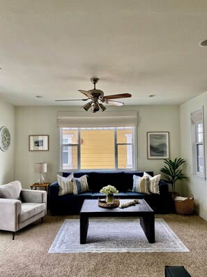 Smart TV - Spacious Townhome, Views, Walk to Beach,Restaurants, Activities ,Bbq (Avalon)