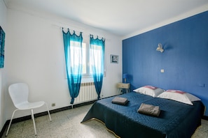 4 chambres, fer et planche à repasser, Wi-Fi gratuit, draps fournis