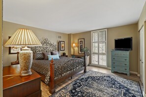 3 bedrooms, desk, travel cot, free WiFi