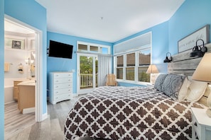2 bedrooms, WiFi, bed sheets - Main Floor Poolside Retreat (Manistee)