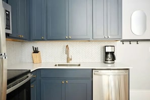 Deluxe Two-Bedroom Suite | Eigene Küche | Kühlschrank, Mikrowelle, Ofen, Herdplatte