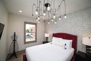 7 bedrooms, desk, iron/ironing board, travel cot - Nashville Dream Stay – Two Luxury Homes -7BR! (Nashville)