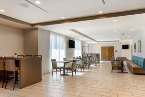 Free daily full breakfast - Comfort Inn (Jonesboro)