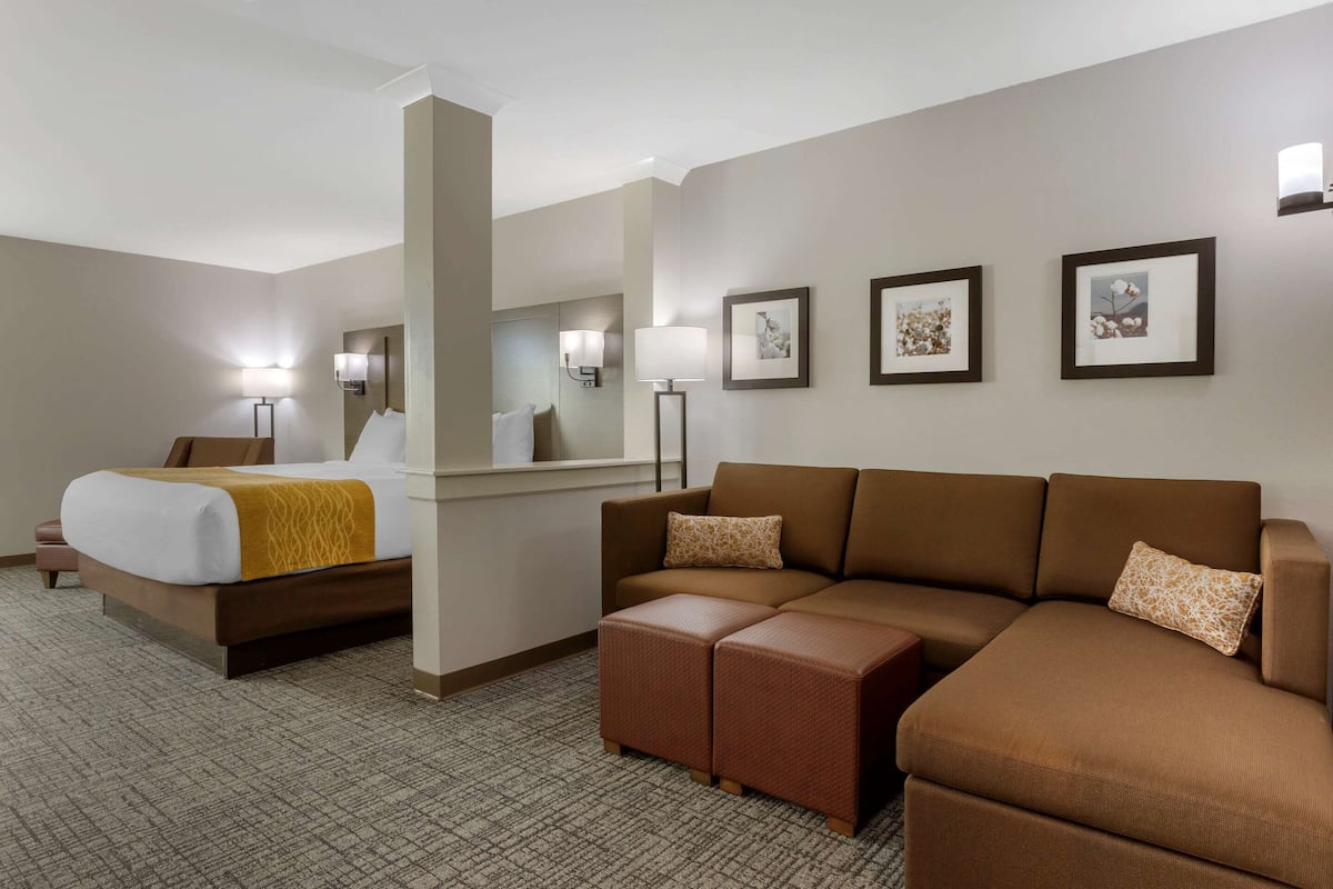 Suite, 1 King Bed with Sofa bed, Non Smoking | Desk, laptop workspace, iron/ironing board, free WiFi