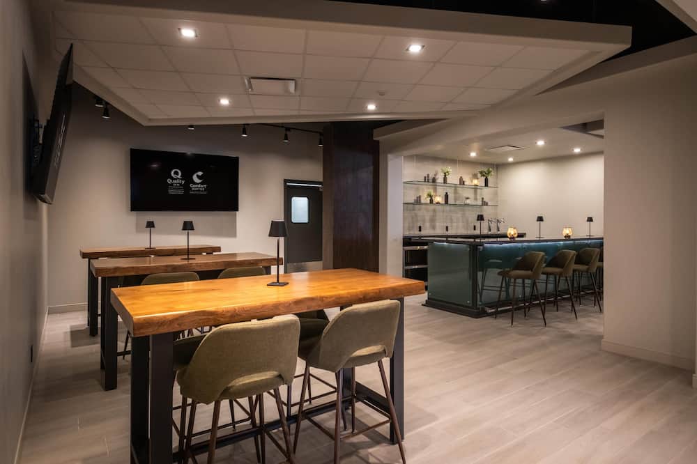 Comfort Suites Kingston Central