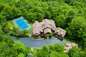 Sports court - Banner Crest - MOUNTAIN LUXURY!! Views, hot tub, Private Pool and Tennis Courts, Game Room! (Banner Elk)