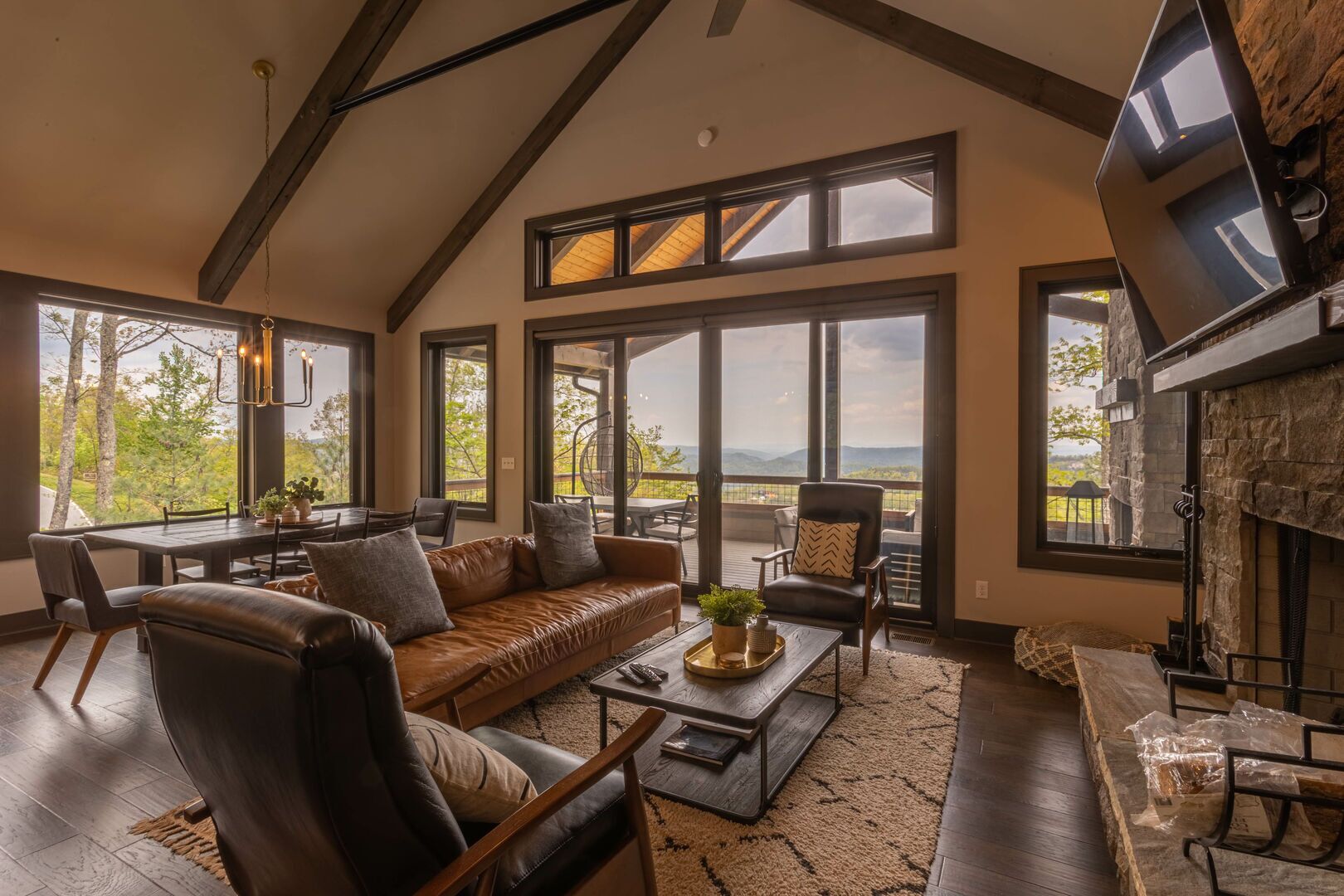 تلفزيون، مدفأة، ألعاب فيديو، كرة قدم الطاولة