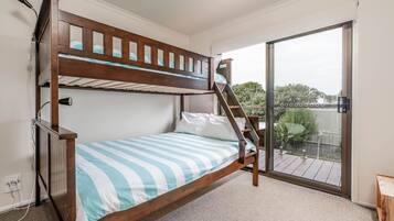 3 bedrooms, iron/ironing board, free WiFi