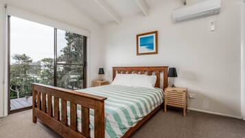3 bedrooms, iron/ironing board, free WiFi
