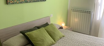 The flower garden / Sunflowers Room