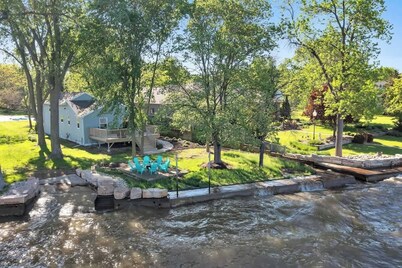 Waterfront Haven! Kayaks Included w/Hot Tub