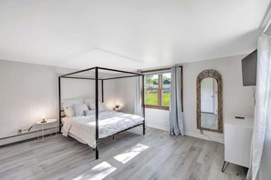 3 عدّة غرف نوم ومكواة/لوح كي وسرير سفر وواي فاي