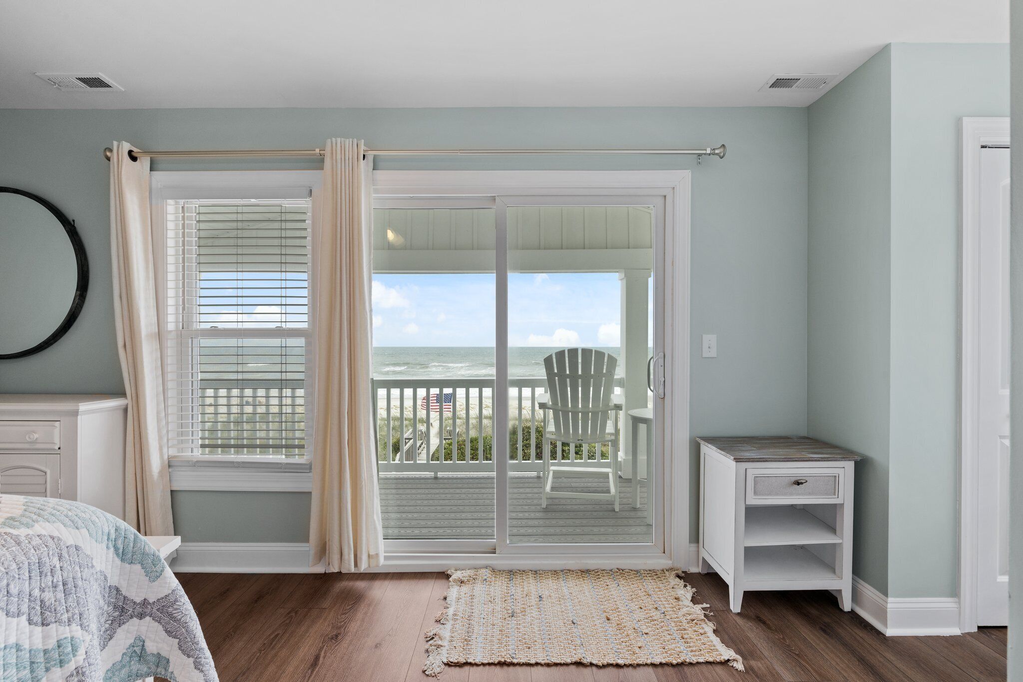 8 makuuhuonetta, silitysrauta/-lauta, ilmainen Wi-Fi, vuodevaatteet