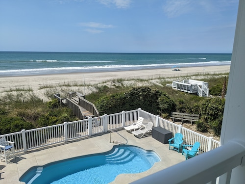 The Sandlot- OCEANFRONT House w/ Pool & Hot Tub, Amazing views. Beach access.
