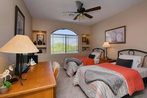 3 bedrooms, desk, iron/ironing board, free WiFi