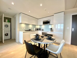 Private kitchen - Downtown Luxury Condo in Tallest Tower in 34 floor (Calgary)