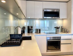 Private kitchen - Downtown Luxury Condo in Tallest Tower in 34 floor (Calgary)