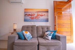 奢华公寓, 3 间卧室 | 起居区 | 43-英寸智能电视 （配备有线频道）、电视