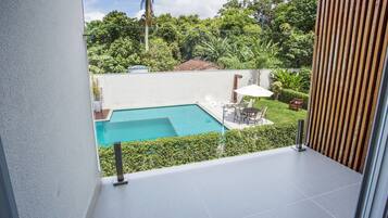 Apartamento luxo, 2 quartos | Terraço/pátio