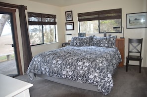3 bedrooms, desk, iron/ironing board, travel cot - Lighthouse Ranch with Expansive Ocean and Pasture Views (Point Arena)