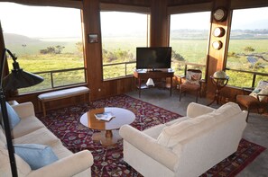 Smart TV, books, stereo - Lighthouse Ranch with Expansive Ocean and Pasture Views (Point Arena)