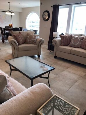 Condo (WC407 East Monterey Ave - 202) | Salle de séjour