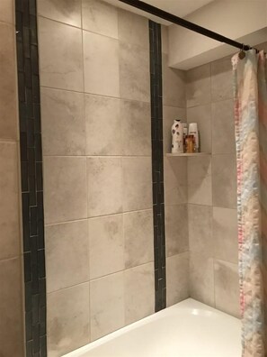 Apartment (WC407 East Monterey Ave - 202) | Badezimmer