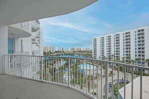 Property grounds - Family Resort-2BR King Suite | Pool View | Destin (Destin)