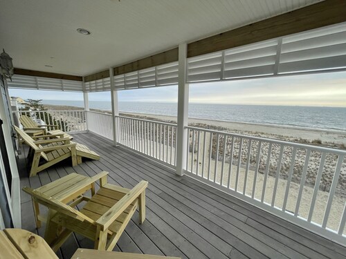 Piper's Paradise - Beachfront, Views, Sonos, Sauna, Tesla charger, Arcade