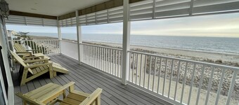 Piper's Paradise -  Beachfront, Views, Sonos, Sauna, Tesla charger, Arcade