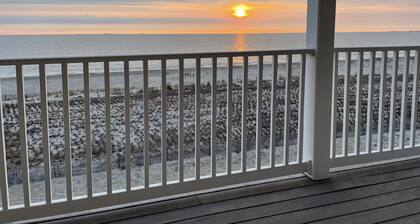 Piper's Paradise - Beachfront, Views, Sonos, Sauna, Tesla charger, Arcade