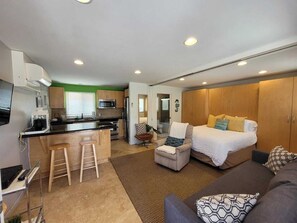 Iron/ironing board, travel cot, free WiFi, bed sheets