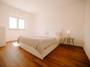 4 bedrooms, iron/ironing board, free WiFi, bed sheets - Bandstand House, Paço, São Bartolomeu dos Galegos (São Bartolomeu dos Galegos)