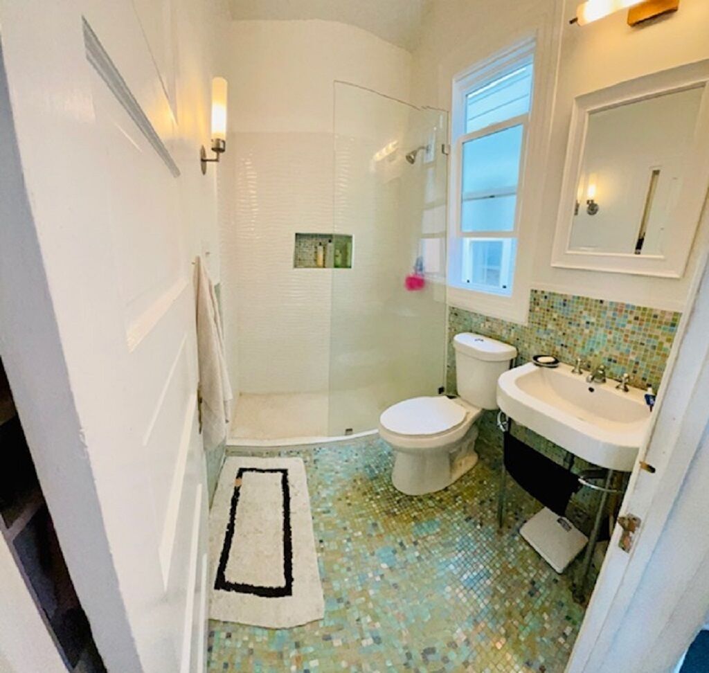 淋浴设施、吹风机、毛巾、肥皂