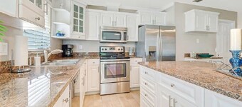 -Sea Coast Living At it's BEST, Heated pool, near beaches, shops, restaurants