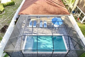 Alberca al aire libre y alberca climatizada