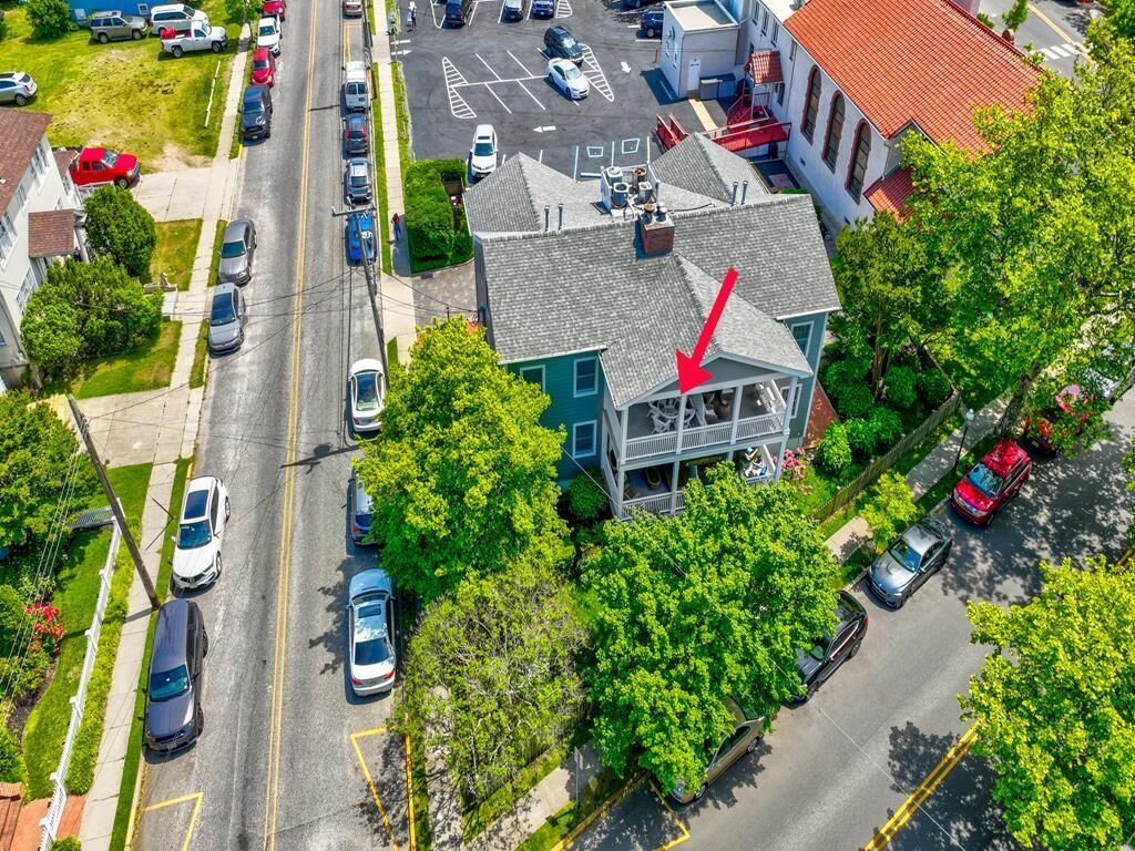 Condo Close to Beach and Town with Parking