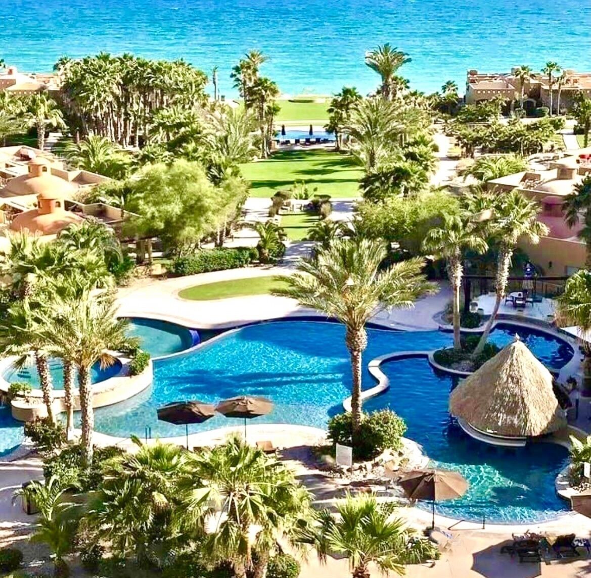 Een buitenzwembad, een verwarmd zwembad