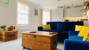 Smart TV, DVD player, stereo