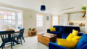 Smart TV, DVD player, stereo