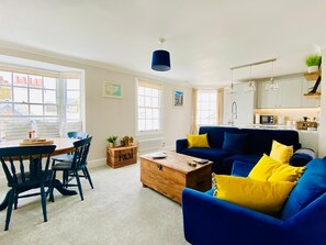 Smart TV, DVD player, stereo - Nickleby Nook By the Sea - Meters to the Beach! (Broadstairs)