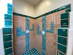 Combined shower/bathtub, hair dryer, towels, soap - Special 15% off 4 Nights! New Riviera Boat Launch Only 0.5 mile Away! (Lake Havasu City)