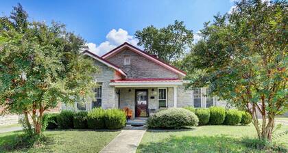 Stone Cottage near the downtown square of Fayetteville TN