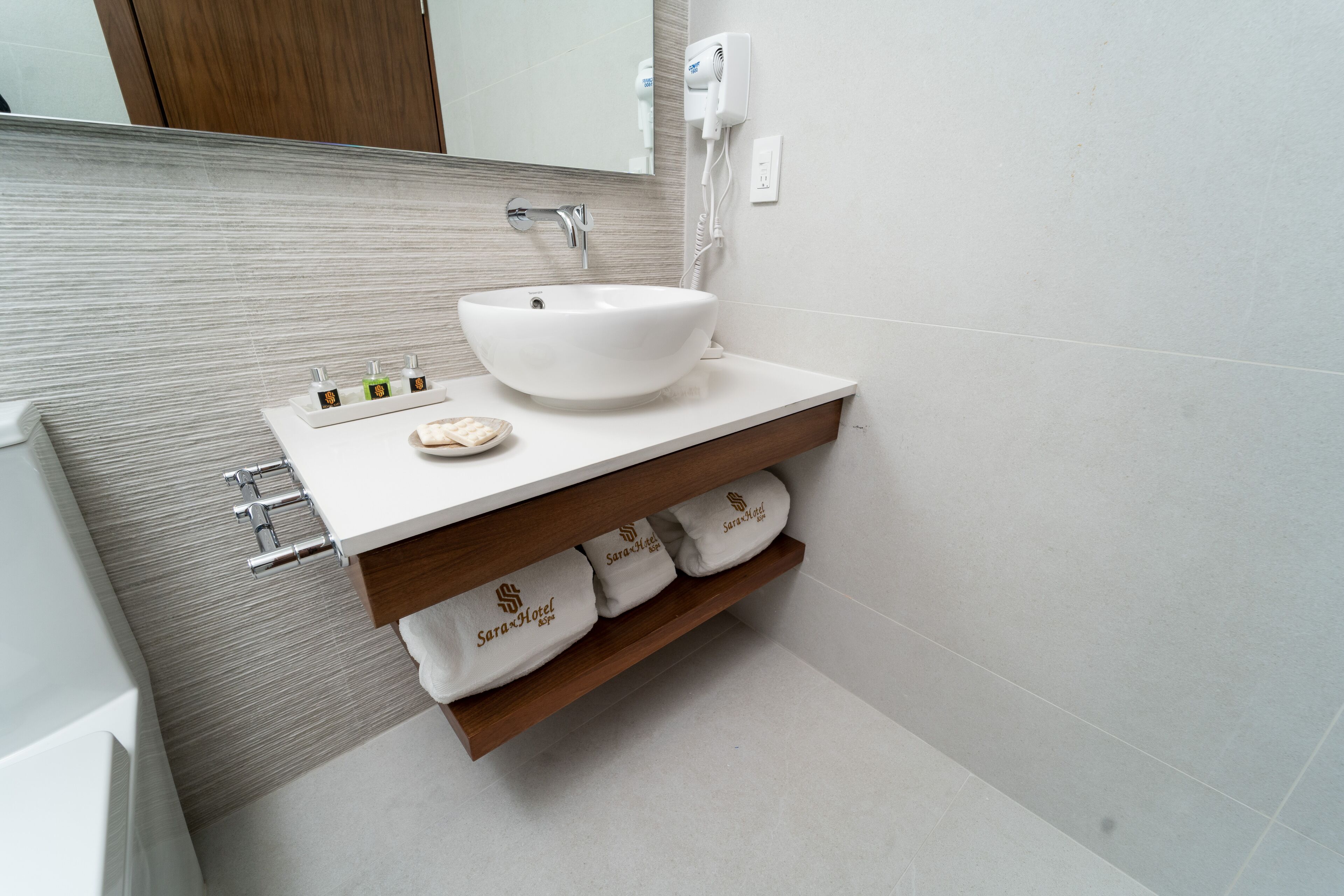 double room | bathroom | towels, soap, shampoo, toilet paper