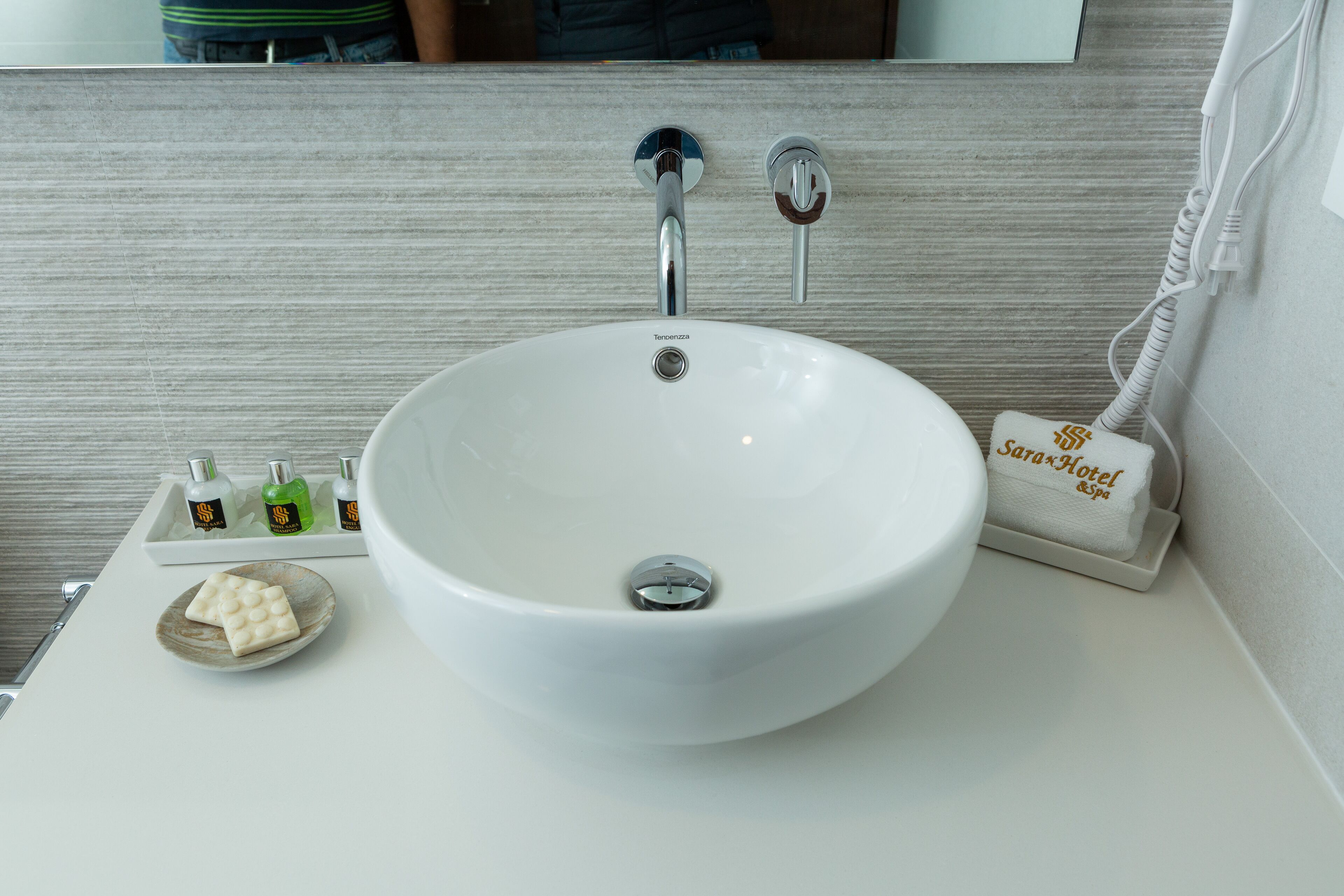 double room | bathroom | towels, soap, shampoo, toilet paper