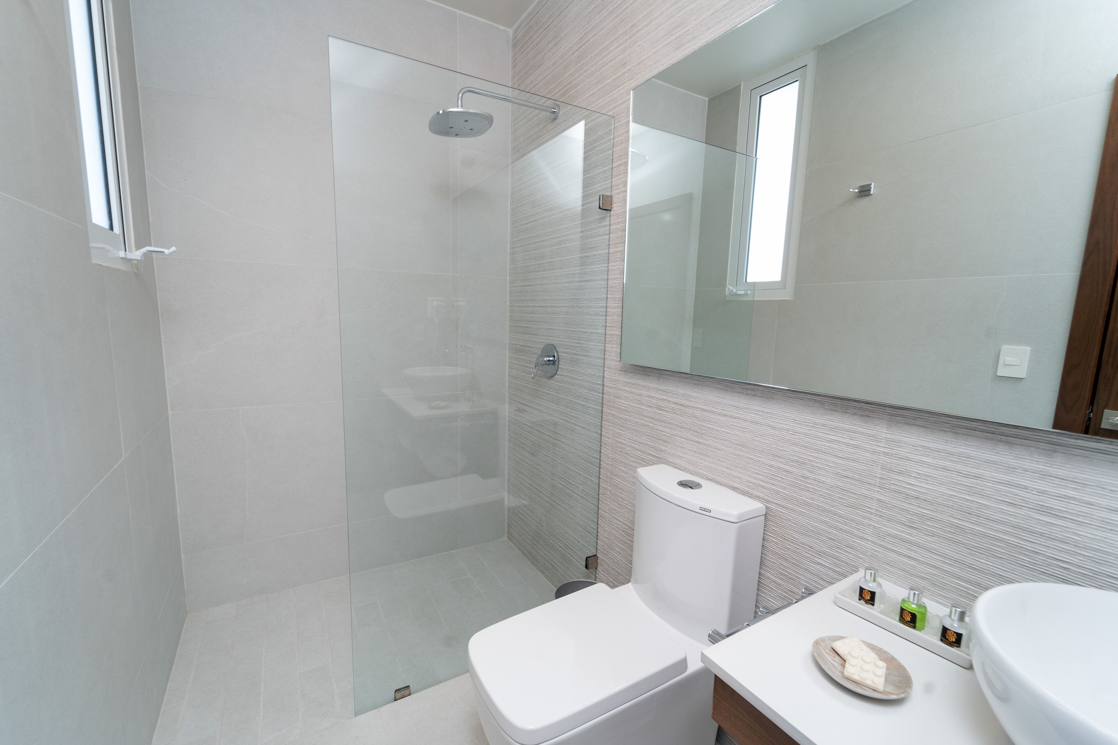 double room | bathroom | towels, soap, shampoo, toilet paper