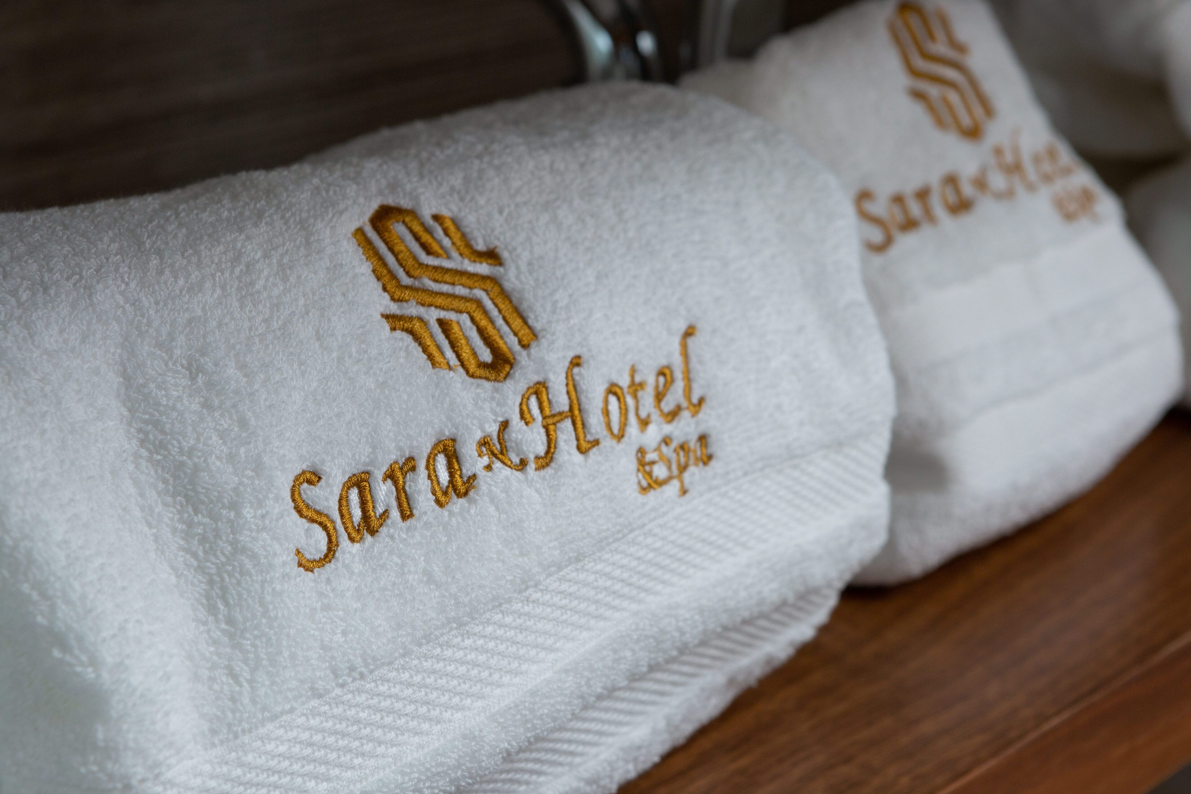 towels, soap, shampoo, toilet paper