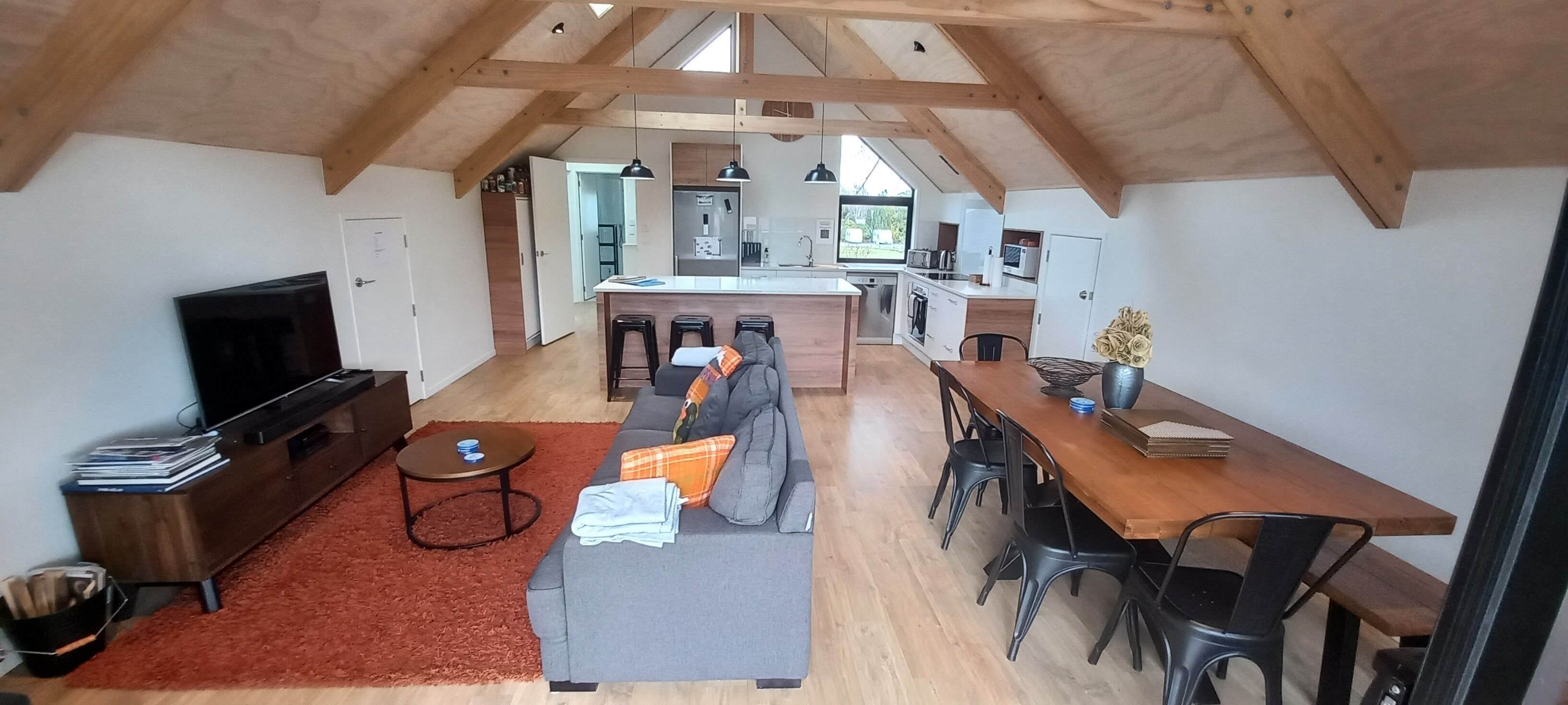 Smart-tv och eldstad