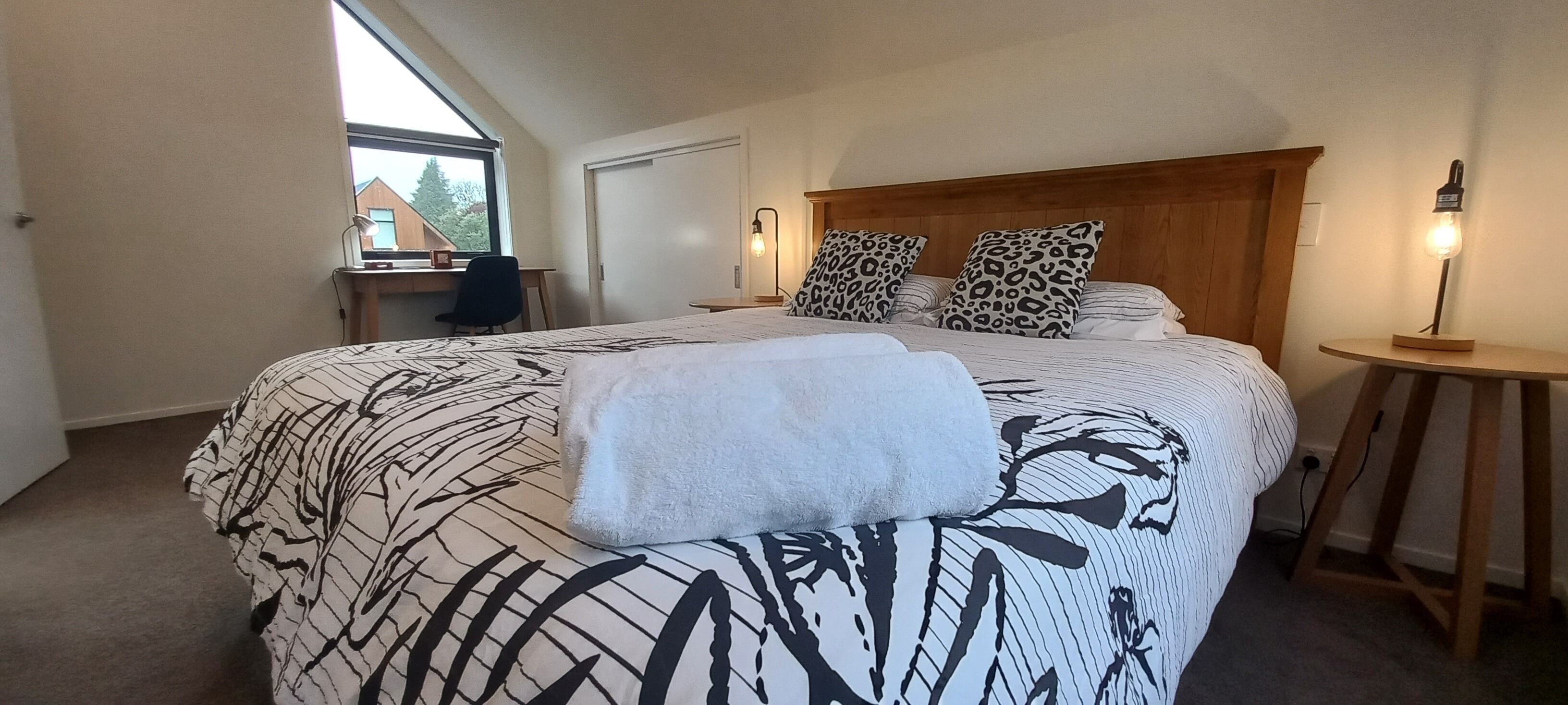 4 bedrooms, desk, free WiFi, bed sheets